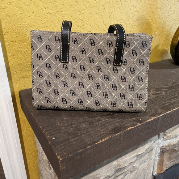 Dooney & Bourke purse - Picture 2 of 14